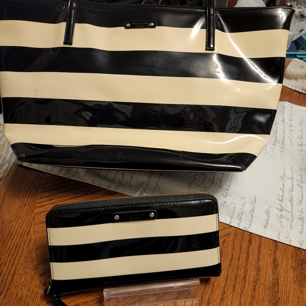 KATE SPADE BLACK AND OFF WHITE PURSE AND MATCHING WALLET.